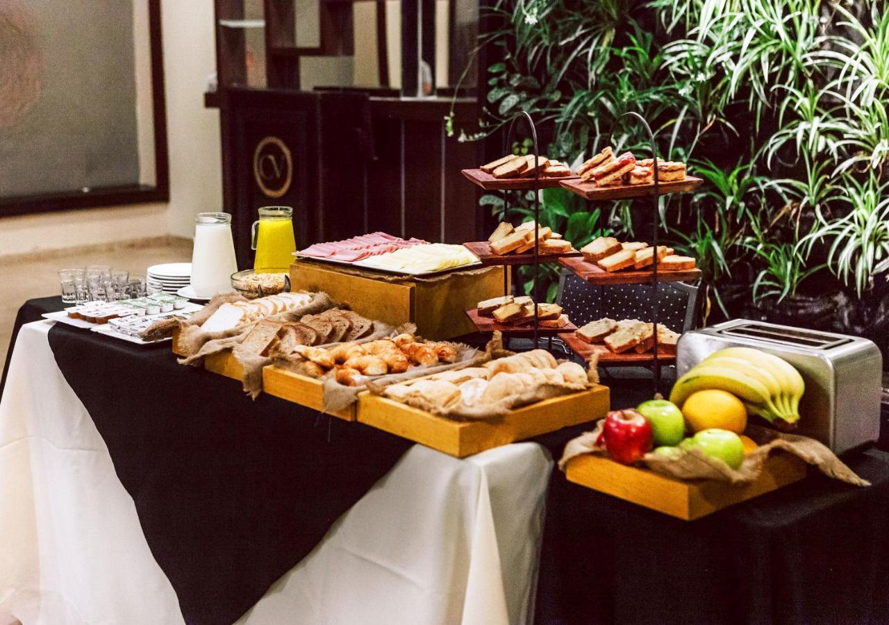 Hotel Carlos V San Miguel de Tucuman Ngoại thất bức ảnh